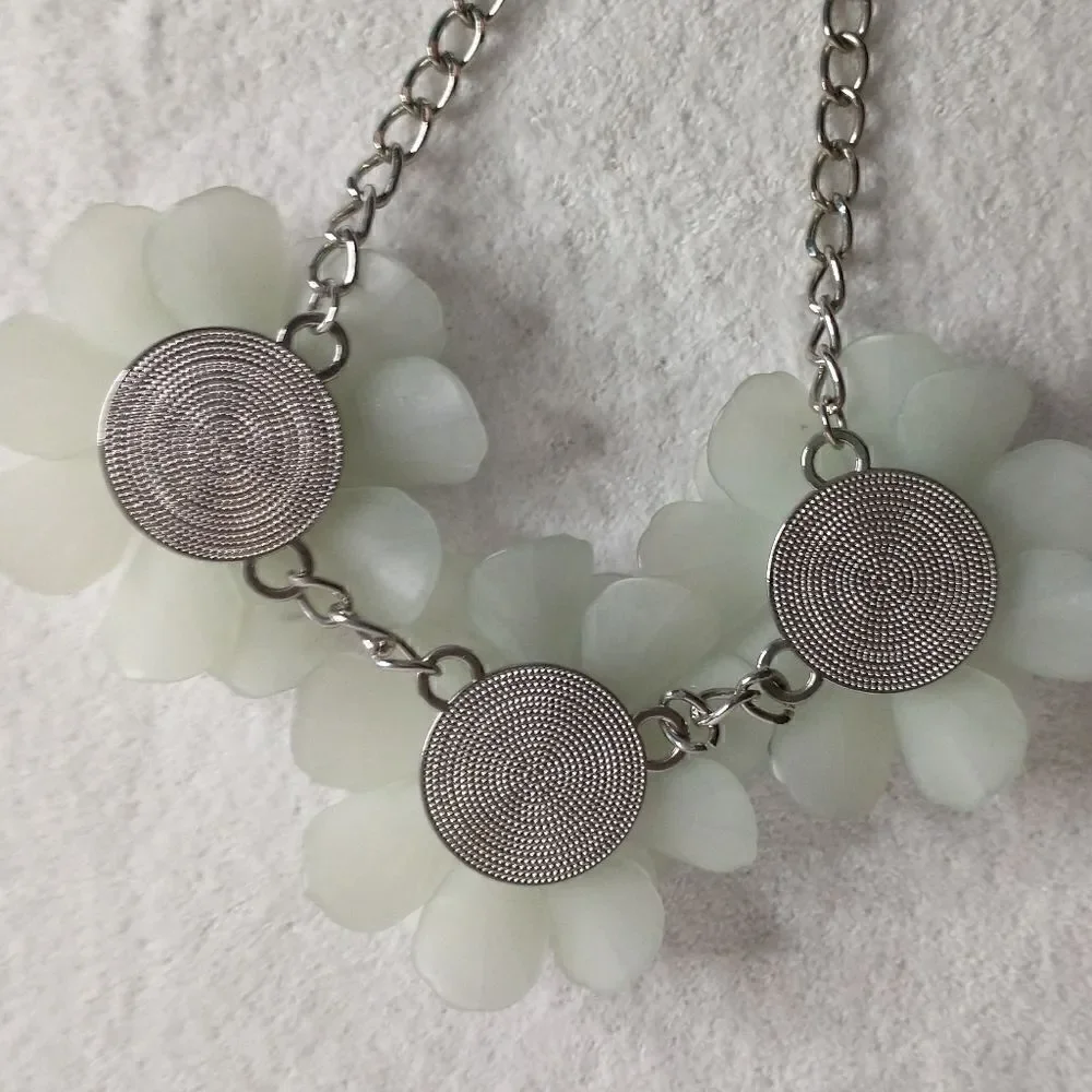 White Flower Necklace